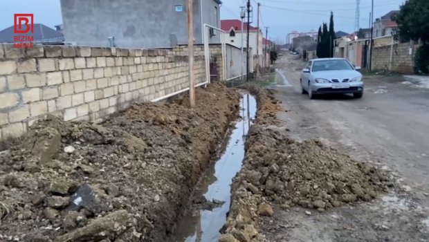 Masazırda içməli su borusu bir ildən çoxdur ZƏDƏLƏNİB &ndash; Tonlarla su çölə axır &ndash; VİDEO