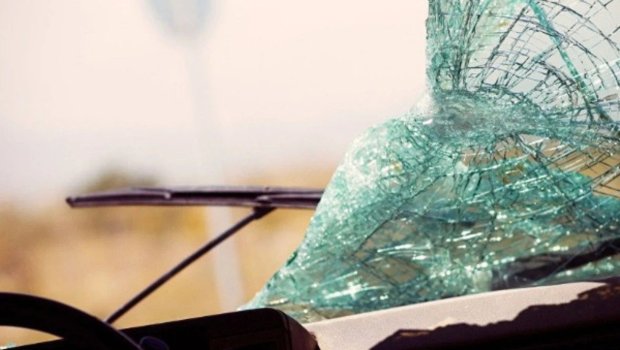 Şəmkirdə yük maşını ağaca çırpılıb, bir nəfər ölüb