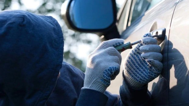 Avtomobillərdən maqnitofon oğurlayan şəxs SAXLANILDI