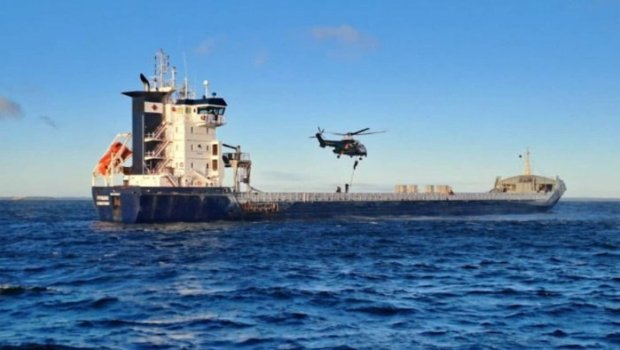 İtaliyada Rusiyadan gətirildiyi ehtimal olunan qara metallar daşıyan gəmi SAXLANILDI - VİDEO