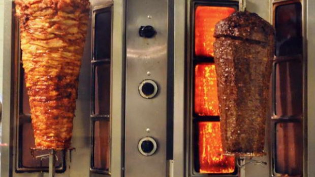 Bakıda dönərxana yanır