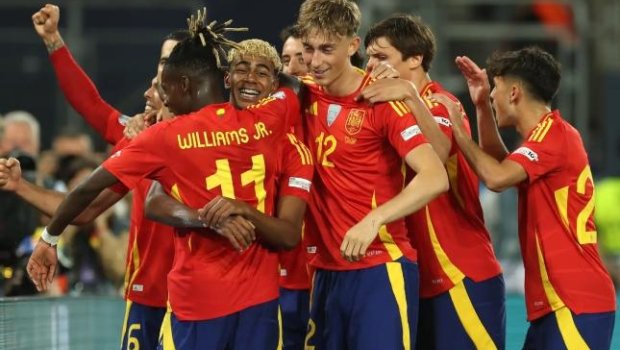 FİFA milli komandaların yeni siyahısını AÇIQLADI