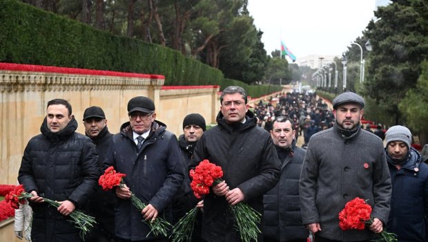 MEDİA nümayəndələri Şəhidlər xiyabanını ziyarət ediblər &ndash; FOTO