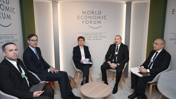 Prezident Davosda Avropa Yenidənqurma və İnkişaf Bankının prezidenti ilə görüşdü &ndash; FOTO