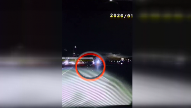 Yolda uzanıb təhlükəli vəziyyət yaratdı - VİDEO