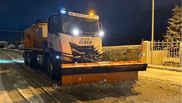 Bakıda yollar qardan belə təmizlənir &ndash; FOTO