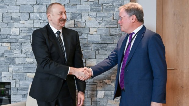 İlham Əliyev Davosda &ldquo;Vitol&rdquo; şirkətinin baş icraçı direktoru ilə görüşüb - FOTO