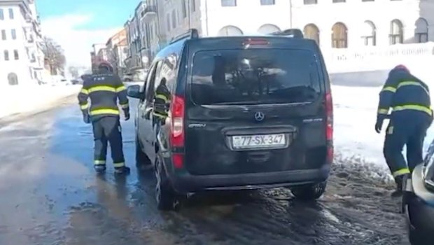 Qarabağda buz bağlayan yollarda köməksiz qalanlar belə xilas edildi &ndash; VİDEO