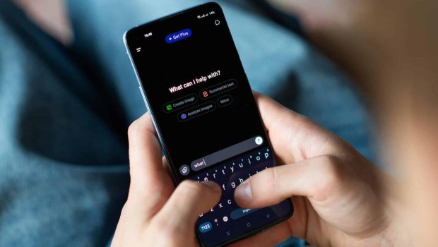 ChatGPT-də yetkinlik yaşına çatmayanlar üçün YENİ SİSTEM