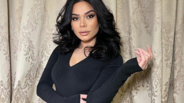 Aysun atasına "QOVUŞDU" &ndash; FOTO