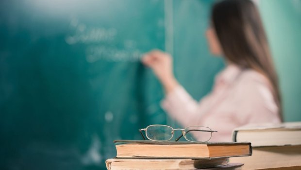 Videosu yayılan müəllim işdən çıxarıldı