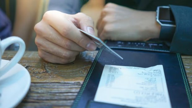 Bakıda restoranda ad günü məclisində artıq yazılmış hesaba görə dava düşdü: Həbs olunan var