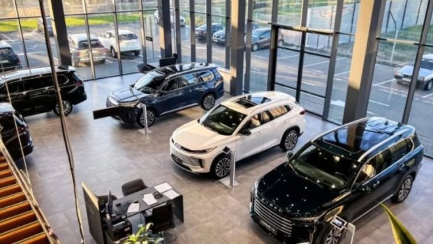 Qonşu ölkədə Çin avtomobil salonları kütləvi şəkildə bağlanıb - SƏBƏBLƏR