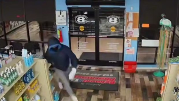 Aptekdən film kimi oğurluq &ndash; ANBAAN VİDEO