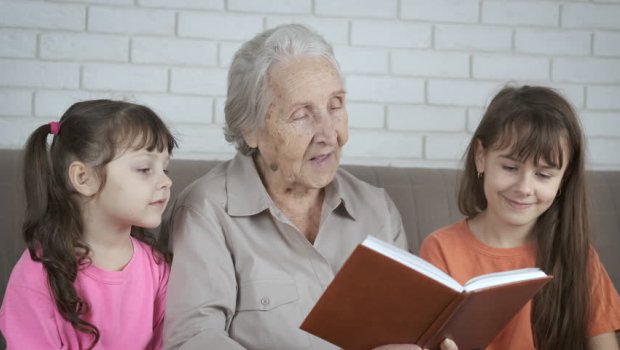 Nəvələrinə baxan şəxslərin NƏZƏRİNƏ: Depressiya riskiniz var