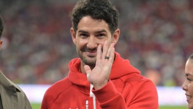 Sabiq futbolçu Çempionşip klubunu almağa HAZIRLAŞIR