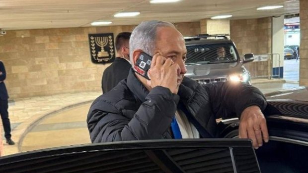 Netanyahu qapalı kameralı telefondan istifadə edir &ndash; FOTO