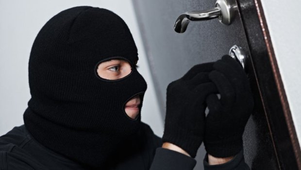 Bakıda evlərdən oğurluq edən şəxs TUTULDU