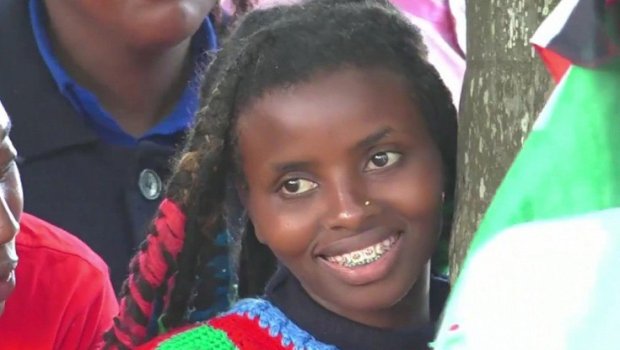 Ağacı 72 saat qucaqladı, rekord qırdı