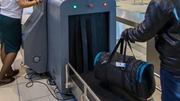 Vəzifəli şəxs 18 kq qızılla tutuldu - Evindən silah çıxdı