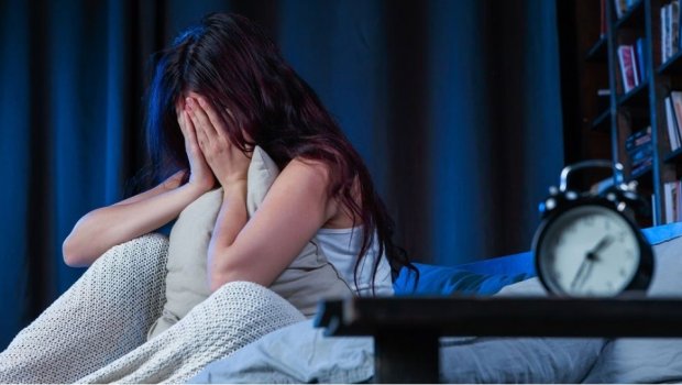 Gecə oyanmaq insanda xəstəlik yaradır?