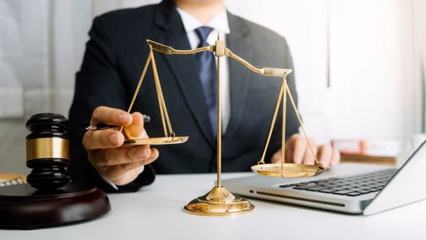 Saxta CƏRRAHLARIN ardınca saxta HÜQUQŞÜNASLAR - Özümüzü onlardan necə qorumalıyıq?