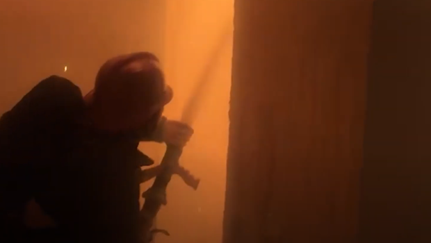 Sumqayıtda ev yandı &ndash; VİDEO