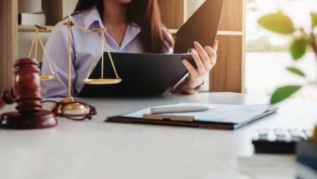 Azərbaycanda vəkillərin sayı AÇIQLANDI