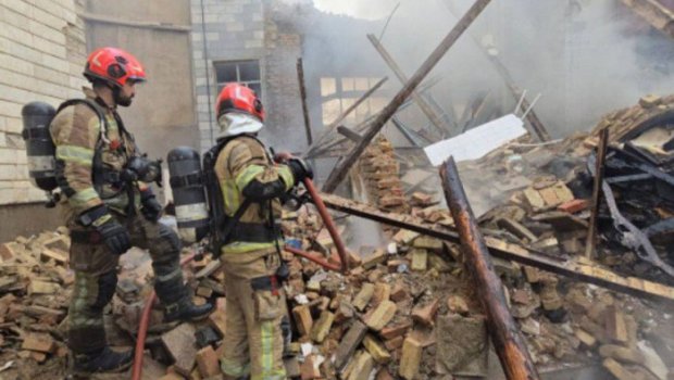 İranda çoxmərtəbəli binadakı partlayışda nəfər xəsarət alıb - FOTO