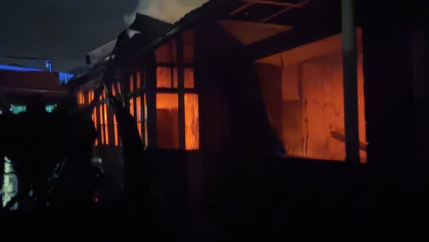 Səhiyyə Nazirliyinin balansında olan tikili yandı