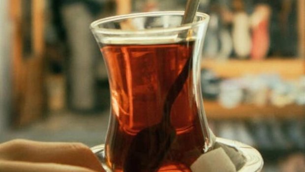 Bu çayları əsla almayın: Bir fincan çayda 15 plastik parça