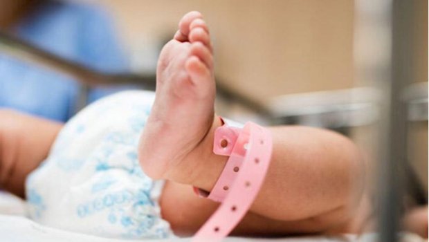 Sabirabadda körpə ölümünə səbəb olan mama-ginekoloq sənədi saxtalaşdırıbmış - DETALLAR