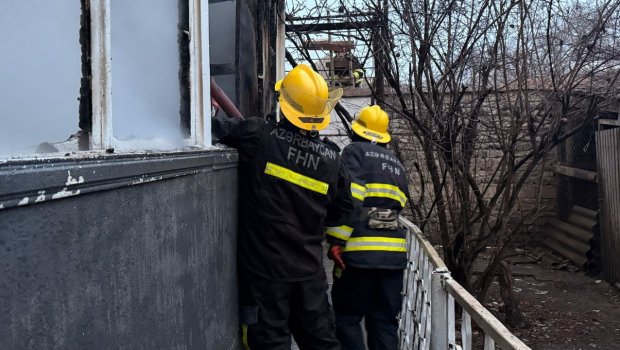 Ucarda beş otaqlı ev yanaraq külə döndü - FOTO