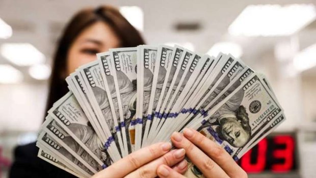 Əhali niyə dollar satır?