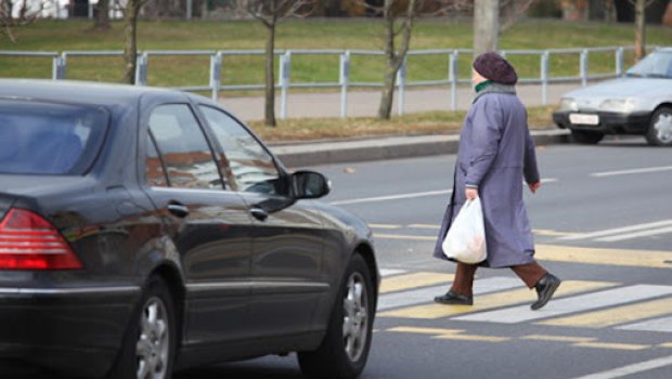 Tovuzda qadını maşın vuraraq öldürdü
