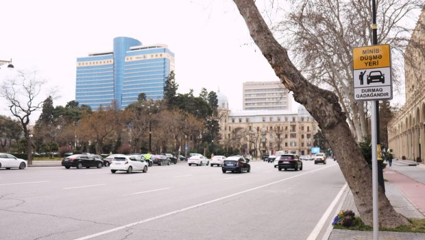 Bakının bu küçələrində yeni minib-düşmə yerləri yaradıldı &ndash; FOTO