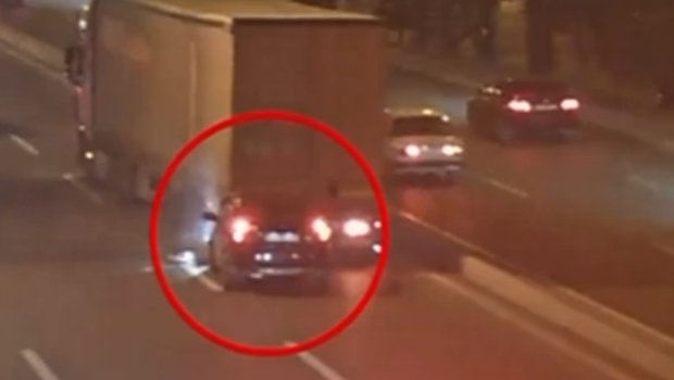 Prospektdə geriyə hərəkət edən yük maşını qəzaya səbəb oldu &ndash; ANBAAN VİDEO