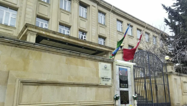 Bakıda 10-cu sinif şagirdi məktəbin pəncərəsindən yıxıldı