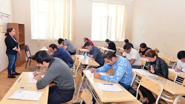 Köçürməyə şərait yaradan 159 imtahan nəzarətçisi işdən çıxarılıb