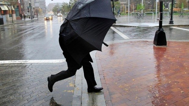 Küləkli havada 1 nəfər həyatını itirib, 4 nəfər isə XƏSARƏT alıb