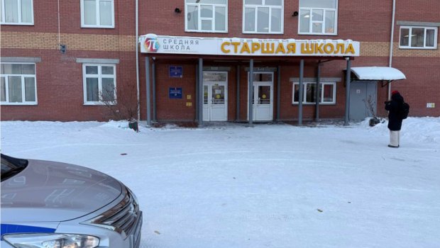 Şagird məktəbi yandırdı, direktor işdən çıxarıldı &ndash; Rusiyada QEYRİ-ADİ OLAY