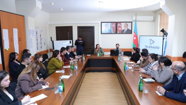 &ldquo;Savadlı danışıq, xəbər dilində məsuliyyət&rdquo; - TƏLİM/FOTO