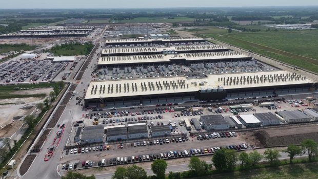 Amazon milyardlıq data mərkəzi qurur