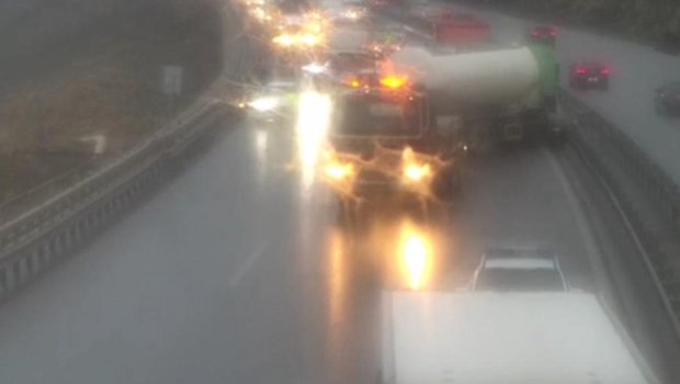 Bakı dairəvi yolda qəza: Tıxac yarandı &ndash;VİDEO