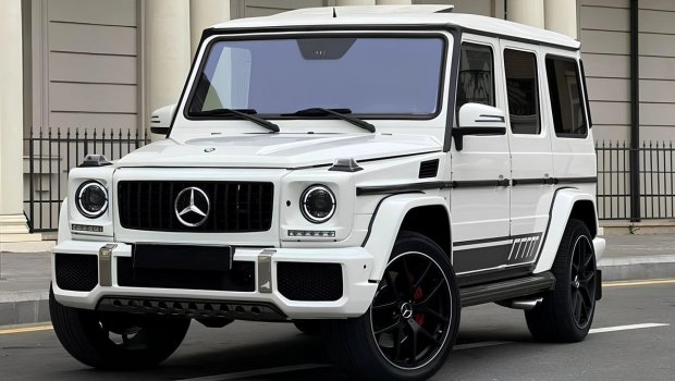 Paytaxtda "Gelandewagen"in təkərlərini oğurlayan iki nəfər ələ keçdi