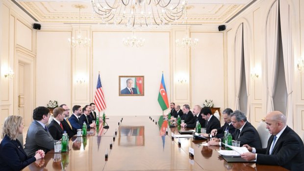 İlham Əliyevin ABŞ-ın Vitse-prezidenti ilə geniş tərkibdə görüşü BAŞLAYIB