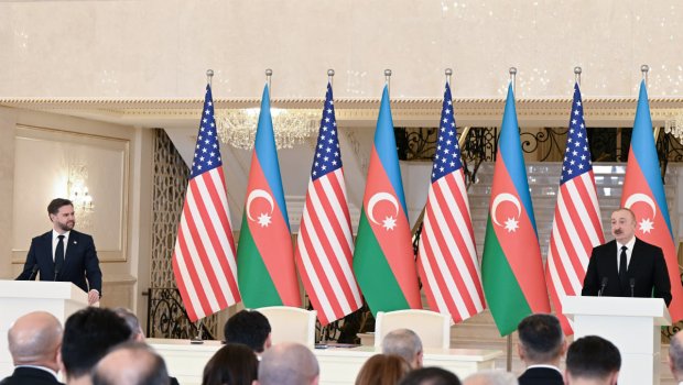 İlham Əliyevlə Cey Di Vens mətbuata bəyanatlarla ÇIXIŞ ETDİLƏR