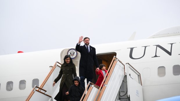 Vensin Bakı aeroportunda çəkilən BU FOTOSU dünya mediasının GÜNDƏMİNDƏ