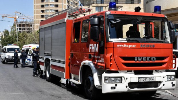 Bakıda yaşayış binasında yanğın &ndash; 3 nəfər təxliyə OLUNDU