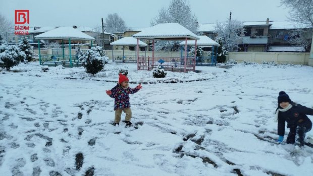 Yevlaxda illər sonra yağan qarın sevinci &ndash; FOTO